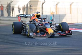 World © Octane Photographic Ltd. Formula 1 – Etihad F1 Grand Prix Abu Dhabi. Red Bull Racing Honda RB16B – Max Verstappen. Yas Marina Circuit, Abu Dhabi. Saturday 11th December 2021 Practice 3.