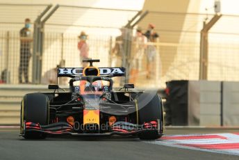 World © Octane Photographic Ltd. Formula 1 – Etihad F1 Grand Prix Abu Dhabi. Red Bull Racing Honda RB16B – Max Verstappen. Yas Marina Circuit, Abu Dhabi. Saturday 11th December 2021 Practice 3.