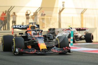 World © Octane Photographic Ltd. Formula 1 – Etihad F1 Grand Prix Abu Dhabi. Red Bull Racing Honda RB16B – Max Verstappen and Alfa Romeo Racing Orlen C41 – Antonio Giovinazzi. Yas Marina Circuit, Abu Dhabi. Saturday 11th December 2021 Practice 3.