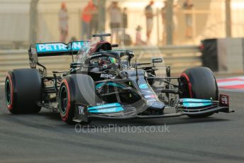 World © Octane Photographic Ltd. Formula 1 – Etihad F1 Grand Prix Abu Dhabi. Mercedes AMG Petronas F1 Team F1 W12 - Lewis Hamilton. Yas Marina Circuit, Abu Dhabi. Saturday 11th December 2021 Practice 3.