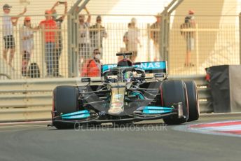 World © Octane Photographic Ltd. Formula 1 – Etihad F1 Grand Prix Abu Dhabi. Mercedes AMG Petronas F1 Team F1 W12 - Lewis Hamilton. Yas Marina Circuit, Abu Dhabi. Saturday 11th December 2021 Practice 3.