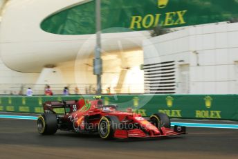World © Octane Photographic Ltd. Formula 1 – Etihad F1 Grand Prix Abu Dhabi. Scuderia Ferrari Mission Winnow SF21 – Carlos Sainz. Yas Marina Circuit, Abu Dhabi. Saturday 11th December 2021 Practice 3.