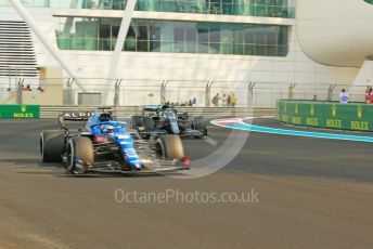 World © Octane Photographic Ltd. Formula 1 – Etihad F1 Grand Prix Abu Dhabi. Alpine F1 Team A521 – Fernando Alonso and Aston Martin Cognizant F1 Team AMR21 – Sebastian Vettel. Yas Marina Circuit, Abu Dhabi. Saturday 11th December 2021 Practice 3.