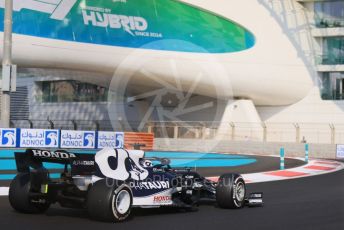 World © Octane Photographic Ltd. Formula 1 – Etihad F1 Grand Prix Abu Dhabi. Scuderia AlphaTauri Honda AT02 – Yuki Tsunoda. Yas Marina Circuit, Abu Dhabi. Saturday 11th December 2021 Practice 3.
