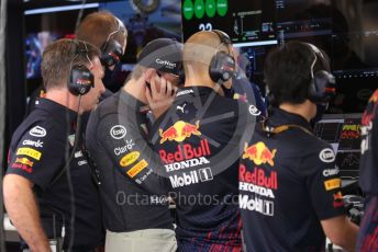 World © Octane Photographic Ltd. Formula 1 – Etihad F1 Grand Prix Abu Dhabi. Red Bull Racing Honda RB16B – Max Verstappen and Christian Horner - Team Principal of Red Bull Racing. Yas Marina Circuit, Abu Dhabi. Saturday 11th December 2021 Practice 3.
