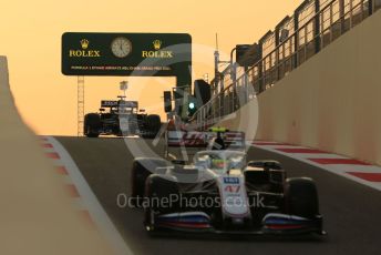 World © Octane Photographic Ltd. Formula 1 – Etihad F1 Grand Prix Abu Dhabi. Uralkali Haas F1 Team VF21 – Mick Schumacher and Scuderia AlphaTauri Honda AT02 – Yuki Tsunoda. Yas Marina Circuit, Abu Dhabi. Saturday 11th December 2021 Qualifying