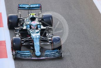 World © Octane Photographic Ltd. Formula 1 – Etihad F1 Grand Prix Abu Dhabi. Aston Martin Cognizant F1 Team AMR21 – Sebastian Vettel. Yas Marina Circuit, Abu Dhabi. Saturday 11th December 2021 Qualifying.