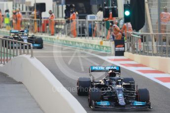World © Octane Photographic Ltd. Formula 1 – Etihad F1 Grand Prix Abu Dhabi. Mercedes AMG Petronas F1 Team F1 W12 - Lewis Hamilton and Valtteri Bottas. Yas Marina Circuit, Abu Dhabi. Saturday 11th December 2021 Qualifying.