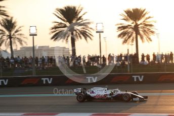 World © Octane Photographic Ltd. Formula 1 – Etihad F1 Grand Prix Abu Dhabi. Uralkali Haas F1 Team VF21 – Mick Schumacher. Yas Marina Circuit, Abu Dhabi. Saturday 11th December 2021 Qualifying.