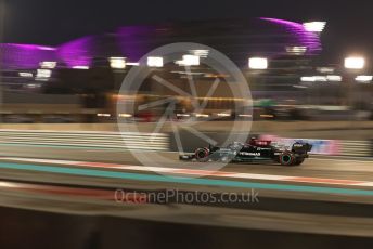 World © Octane Photographic Ltd. Formula 1 – Etihad F1 Grand Prix Abu Dhabi. Mercedes AMG Petronas F1 Team F1 W12 - Lewis Hamilton. Yas Marina Circuit, Abu Dhabi. Saturday 11th December 2021 Qualifying.
