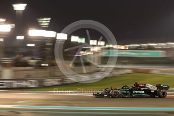 World © Octane Photographic Ltd. Formula 1 – Etihad F1 Grand Prix Abu Dhabi. Mercedes AMG Petronas F1 Team F1 W12 - Lewis Hamilton. Yas Marina Circuit, Abu Dhabi. Saturday 11th December 2021 Qualifying.
