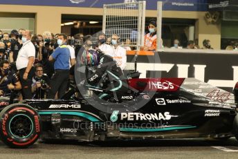 World © Octane Photographic Ltd. Formula 1 – Etihad F1 Grand Prix Abu Dhabi. Mercedes AMG Petronas F1 Team F1 W12 - Lewis Hamilton. Yas Marina Circuit, Abu Dhabi. Saturday 11th December 2021 Qualifying