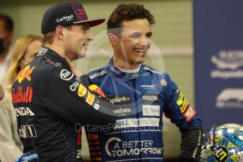 World © Octane Photographic Ltd. Formula 1 – Etihad F1 Grand Prix Abu Dhabi. McLaren F1 Team MCL35M – Lando Norris and Red Bull Racing Honda RB16B – Max Verstappen. Yas Marina Circuit, Abu Dhabi. Saturday 11th December 2021 Qualifying.