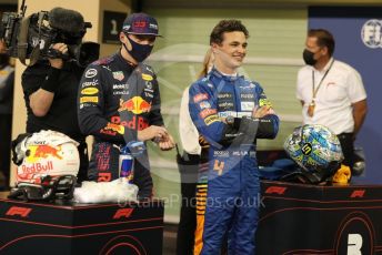 World © Octane Photographic Ltd. Formula 1 – Etihad F1 Grand Prix Abu Dhabi. McLaren F1 Team MCL35M – Lando Norris and Red Bull Racing Honda RB16B – Max Verstappen. Yas Marina Circuit, Abu Dhabi. Saturday 11th December 2021 Qualifying.