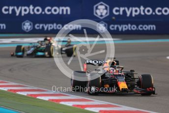 World © Octane Photographic Ltd. Formula 1 – Etihad F1 Grand Prix Abu Dhabi. Red Bull Racing Honda RB16B – Max Verstappen and Mercedes AMG Petronas F1 Team F1 W12 - Lewis Hamilton. Yas Marina Circuit, Abu Dhabi. Sunday 12th December 2021 Green Flag Lap.