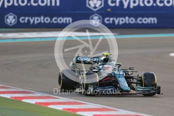 World © Octane Photographic Ltd. Formula 1 – Etihad F1 Grand Prix Abu Dhabi. Aston Martin Cognizant F1 Team AMR21 – Sebastian Vettel. Yas Marina Circuit, Abu Dhabi. Sunday 12th December 2021 Green Flag Lap.