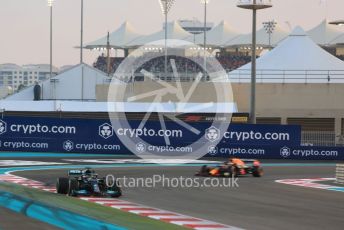 World © Octane Photographic Ltd. Formula 1 – Etihad F1 Grand Prix Abu Dhabi. Mercedes AMG Petronas F1 Team F1 W12 - Lewis Hamilton leads Red Bull Racing Honda RB16B – Max Verstappen. Yas Marina Circuit, Abu Dhabi. Sunday 12th December 2021 Race.