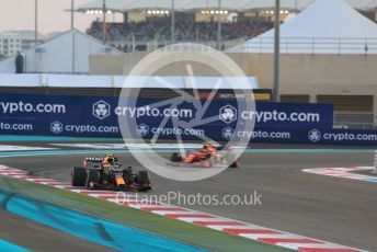 World © Octane Photographic Ltd. Formula 1 – Etihad F1 Grand Prix Abu Dhabi. Red Bull Racing Honda RB16B – Sergio Perez and Scuderia Ferrari Mission Winnow SF21 – Carlos Sainz. Yas Marina Circuit, Abu Dhabi. Sunday 12th December 2021 Race.