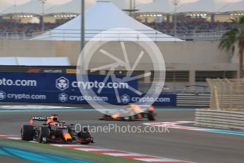 World © Octane Photographic Ltd. Formula 1 – Etihad F1 Grand Prix Abu Dhabi. Red Bull Racing Honda RB16B – Max Verstappen and Sergio Perez. Yas Marina Circuit, Abu Dhabi. Sunday 12th December 2021 Race.
