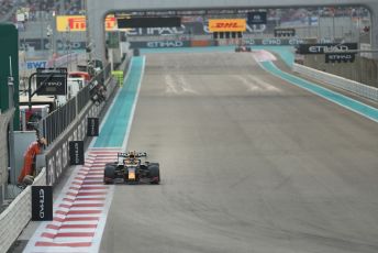 World © Octane Photographic Ltd. Formula 1 – Etihad F1 Grand Prix Abu Dhabi. Red Bull Racing Honda RB16B – Sergio Perez. Yas Marina Circuit, Abu Dhabi. Sunday 12th December 2021 Race.