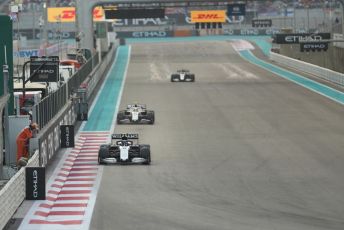 World © Octane Photographic Ltd. Formula 1 – Etihad F1 Grand Prix Abu Dhabi. Williams Racing FW43B – Nicholas Latifi and Uralkali Haas F1 Team VF21 – Mick Schumacher. Yas Marina Circuit, Abu Dhabi. Sunday 12th December 2021 Race.