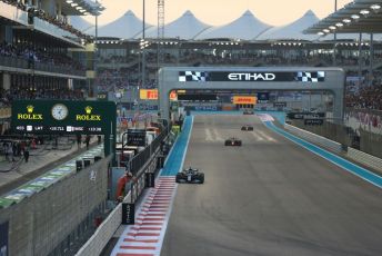 World © Octane Photographic Ltd. Formula 1 – Etihad F1 Grand Prix Abu Dhabi. Mercedes AMG Petronas F1 Team F1 W12 - Lewis Hamilton, Red Bull Racing Honda RB16B – Max Verstappen and Sergio Perez. Yas Marina Circuit, Abu Dhabi. Sunday 12th December 2021 Race.