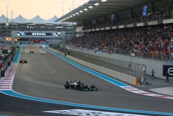 World © Octane Photographic Ltd. Formula 1 – Etihad F1 Grand Prix Abu Dhabi. Mercedes AMG Petronas F1 Team F1 W12 - Lewis Hamilton, Red Bull Racing Honda RB16B – Max Verstappen and Sergio Perez. Yas Marina Circuit, Abu Dhabi. Sunday 12th December 2021 Race.