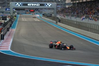 World © Octane Photographic Ltd. Formula 1 – Etihad F1 Grand Prix Abu Dhabi. Red Bull Racing Honda RB16B – Sergio Perez. Yas Marina Circuit, Abu Dhabi. Sunday 12th December 2021 Race.