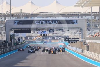 World © Octane Photographic Ltd. FIA F2 (Formula 2) – Etihad F1 Grand Prix Abu Dhabi. Race Start. Yas Marina Circuit, Abu Dhabi. Saturday 11th December 2021 Sprint Race 1.