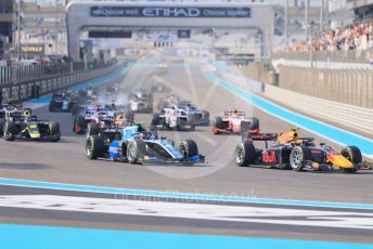 World © Octane Photographic Ltd. FIA F2 (Formula 2) – Etihad F1 Grand Prix Abu Dhabi. Race Start. Yas Marina Circuit, Abu Dhabi. Saturday 11th December 2021 Sprint Race 1.