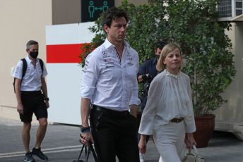 World © Octane Photographic Ltd. Formula 1 – Etihad F1 Grand Prix Abu Dhabi. Toto Wolff - Executive Director & Head of Mercedes - Benz Motorsport and wife Susie Wolff. Yas Marina Circuit, Abu Dhabi. Sunday 12th December 2021.