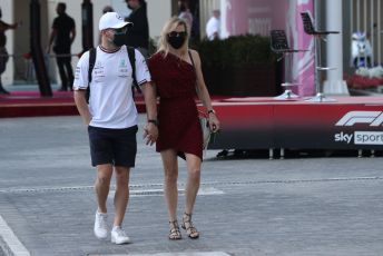 World © Octane Photographic Ltd. Formula 1 – Etihad F1 Grand Prix Abu Dhabi. Mercedes AMG Petronas F1 Team F1 W12 - Valtteri Bottas and girlfriend Tiffany Cromwell. Yas Marina Circuit, Abu Dhabi. Sunday 12th December 2021 Paddock and Setup.