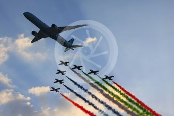 World © Octane Photographic Ltd. Formula 1 – Etihad F1 Grand Prix Abu Dhabi. A6-BMH Etihad Boeing 787-10 Dreamliner in their "Greenliner" livery in formation with the 7 Al Fursan Aermacchi MB-339As overfly the grid.