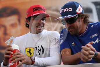 World © Octane Photographic Ltd. Formula 1 – Etihad F1 Grand Prix Abu Dhabi. Alpine F1 Team A521 – Fernando Alonso and Scuderia Ferrari Mission Winnow SF21 – Carlos Sainz. Yas Marina Circuit, Abu Dhabi. Sunday 12th December 2021 Drivers’ Parade.