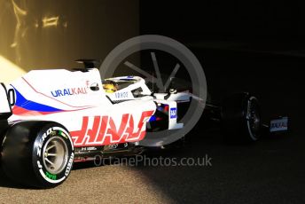 World © Octane Photographic Ltd. Formula 1 – F1 Young Driver and Tyre Test. Uralkali Haas F1 Team VF21 – Robert Shwartzman. Yas Marina Circuit, Abu Dhabi. Tuesday 14th December 2021.