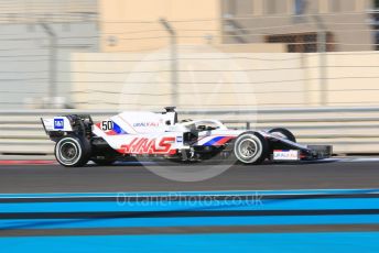 World © Octane Photographic Ltd. Formula 1 – F1 Young Driver and Tyre Test. Uralkali Haas F1 Team VF21 – Robert Shwartzman. Yas Marina Circuit, Abu Dhabi. Tuesday 14th December 2021.