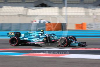 World © Octane Photographic Ltd. Formula 1 – F1 Young Driver and Tyre Test. Aston Martin Cognizant F1 Team Mule Car – Sebastian Vettel. Yas Marina Circuit, Abu Dhabi. Tuesday 14th December 2021.