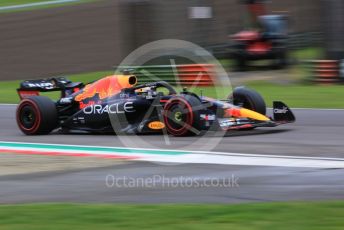 World © Octane Photographic Ltd. Formula 1 – Emilia Romagna Grand Prix – Imola, Italy. Friday 22nd April 2022 Qualifying. Oracle Red Bull Racing RB18 – Max Verstappen.