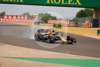 World © Octane Photographic Ltd. Formula 1– Hungarian Grand Prix - Hungaroring, Hungary. Sunday 31st July 2022 Race out laps. Oracle Red Bull Racing RB18 – Sergio Perez.