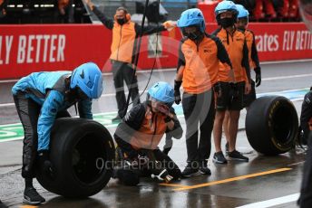 World © Octane Photographic Ltd. Formula 1 – Japanese Grand Prix - Suzuka Circuit, Japan. Friday 7th October 2022. Practice 2. McLaren F1 Team members wait for a pit stop