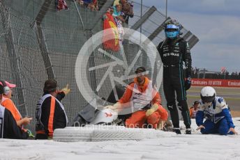 World © Octane Photographic Ltd. Formula 1 – British Grand Prix - Silverstone. Sunday 3rd July 2022. Race. Alfa Romeo F1 Team Orlen C42 - Guanyu Zhou's car wedged behind the barrier with him still in it as Mercedes-AMG Petronas F1 Team F1 W13 - George Russell watches the extraction.