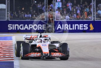 World © Octane Photographic Ltd. Formula 1 – Singapore Grand Prix - Marina Bay, Singapore. Friday 30th September 2022. Practice 2. Haas F1 Team VF-22 - Kevin Magnussen.