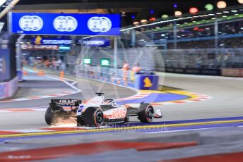World © Octane Photographic Ltd. Formula 1 – Singapore Grand Prix - Marina Bay, Singapore. Friday 30th September 2022. Practice 2. Haas F1 Team VF-22 - Kevin Magnussen.