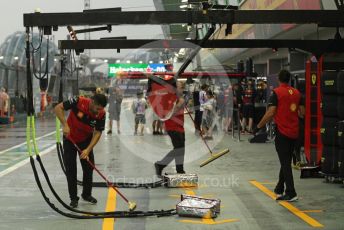 World © Octane Photographic Ltd. Formula 1 – Singapore Grand Prix - Marina Bay, Singapore. Saturday 1st October 2022. Practice 3. Scuderia Ferrari mechanics clearing water from the pitbox.