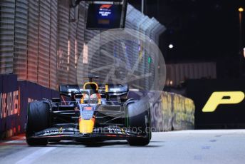 World © Octane Photographic Ltd. Formula 1 – Singapore Grand Prix - Marina Bay, Singapore. Saturday 1st October 2022. Qualifying. Oracle Red Bull Racing RB18 – Max Verstappen.