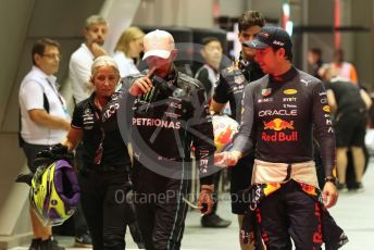 World © Octane Photographic Ltd. Formula 1 – Singapore Grand Prix - Marina Bay, Singapore. Saturday 1st October 2022. Qualifying. Mercedes-AMG Petronas F1 Team F1 W13 - Lewis Hamilton chats with Oracle Red Bull Racing RB18 – Sergio Perez.
