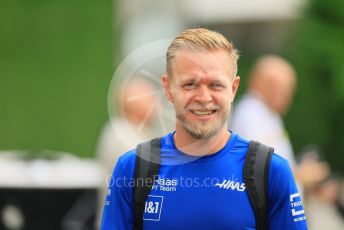 World © Octane Photographic Ltd. Formula 1 – Singapore Grand Prix - Marina Bay, Singapore. Sunday 2nd October 2022. Arrivals. Haas F1 Team VF-22 - Kevin Magnussen.