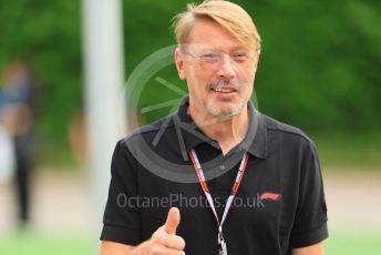 World © Octane Photographic Ltd. Formula 1 – Singapore Grand Prix - Marina Bay, Singapore. Sunday 2nd October 2022. Arrivals. Mika Hakkinen.