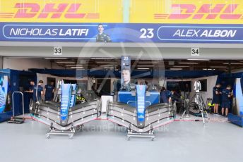 World © Octane Photographic Ltd. Formula 1 – Singapore Grand Prix - Marina Bay, Singapore. Thursday 29th September 2022. Pitlane.  Williams Racing FW44 - Alex Albon and Nicholas Latifi.